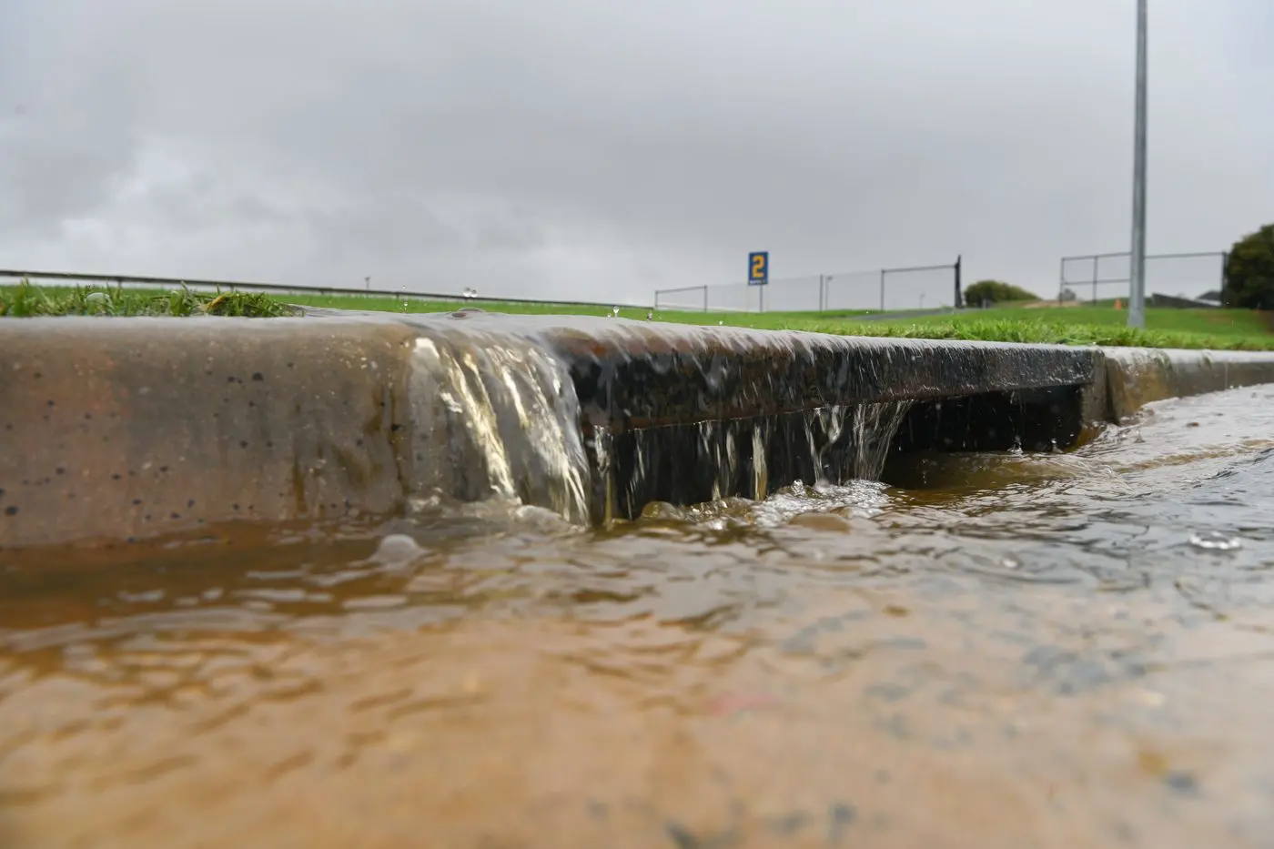 FILLING UP: Wangaratta and surrounds have been put on minor flood watch as rain persists on Tuesday morning. PHOTO: Kurt Hickling