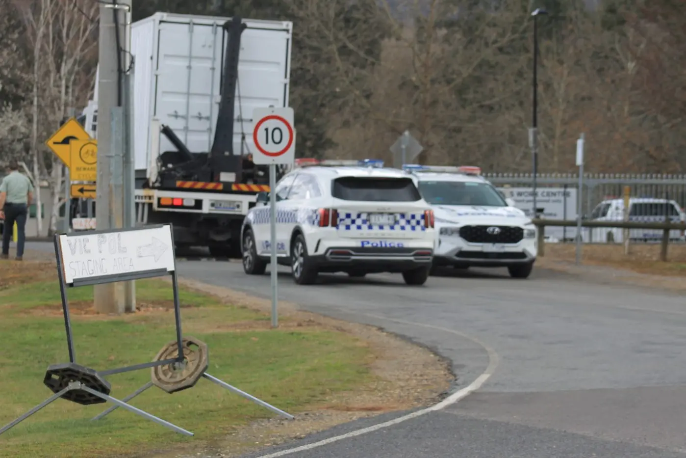 ON THE MOVE: Victoria Police set up a new command post at Ovens in their search for alleged gunman Dezi Freeman in the Porepunkah area. PHOTO: Jeff Zeuschner