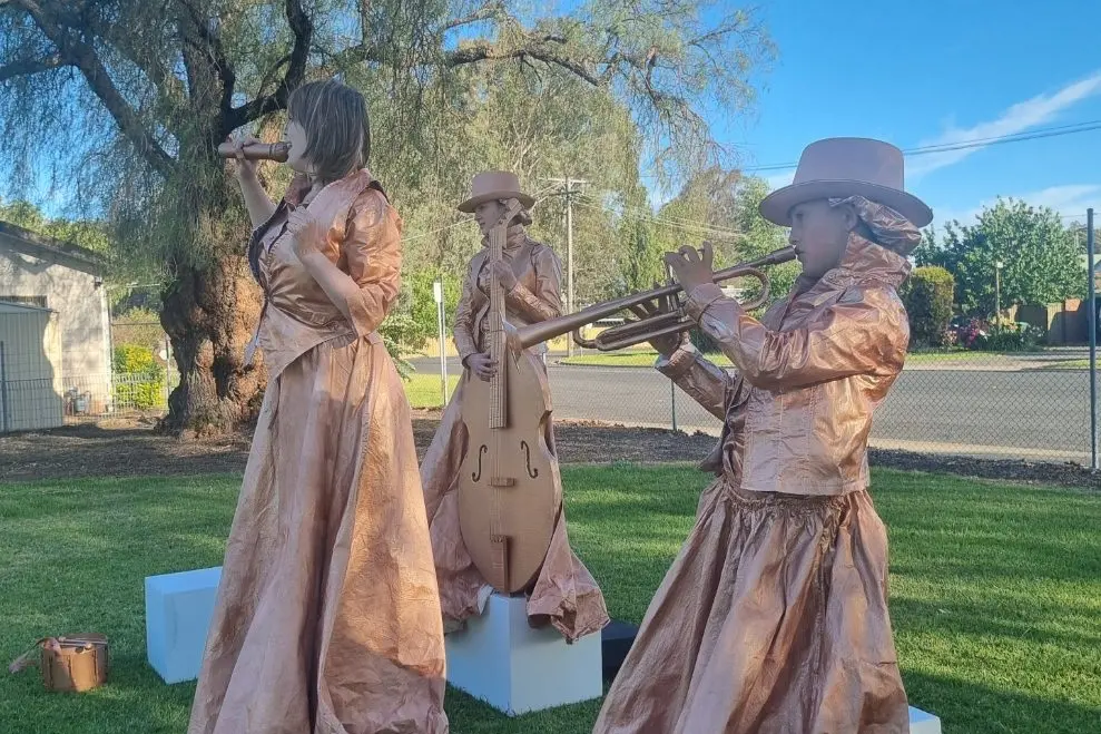 LIVING STATUES: If you go down in the woods this weekend (actually King George V Gardens on Saturday and Apex Park on Sunday between 11am and 1pm, you will be in for a big surprise.\\nWangaratta Players \\'Youthies\\' will be performing as Living Statues portraying musicians as part of the community collaboration theme at the heart of this year\\'s Wangaratta Festival of Jazz and Blues. Pictured are (from left) Alba Otte, Emma Shaw and Nelli Longok, rehearsing their roles during the week. Hopefully the weather remains kind, and also the pigeons. PHOTO: Bec Carta