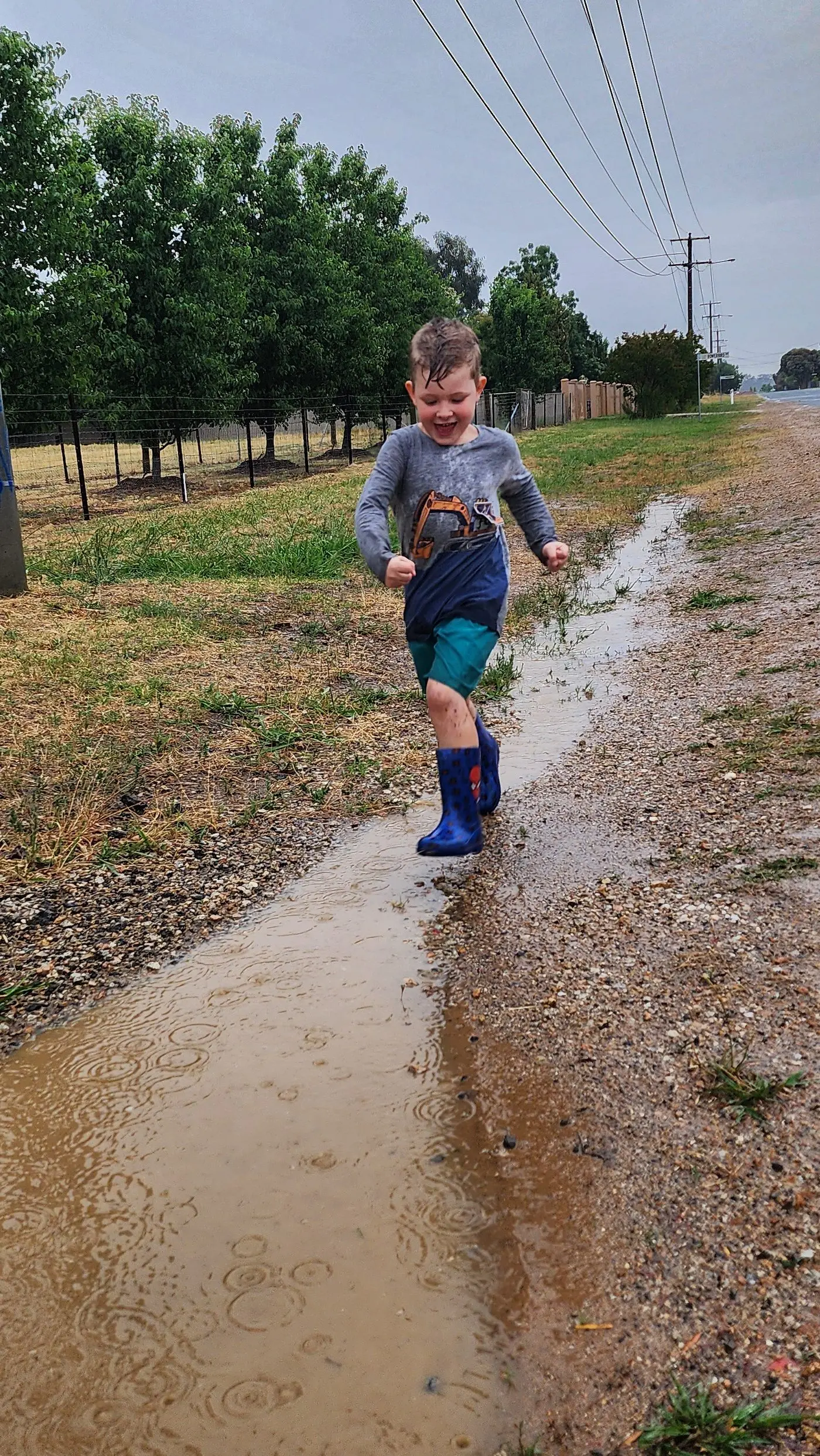 MAKING A SPLASH: One of the best things about rainy conditions is that they offer the chance for the young - and young at heart - to enjoy muddy puddles. Wangaratta\\'s Hunter Lorman was certainly doing that last week in between showers which dumped more than 53mm of rain during the week.  PHOTO: Amy Ratcliffe