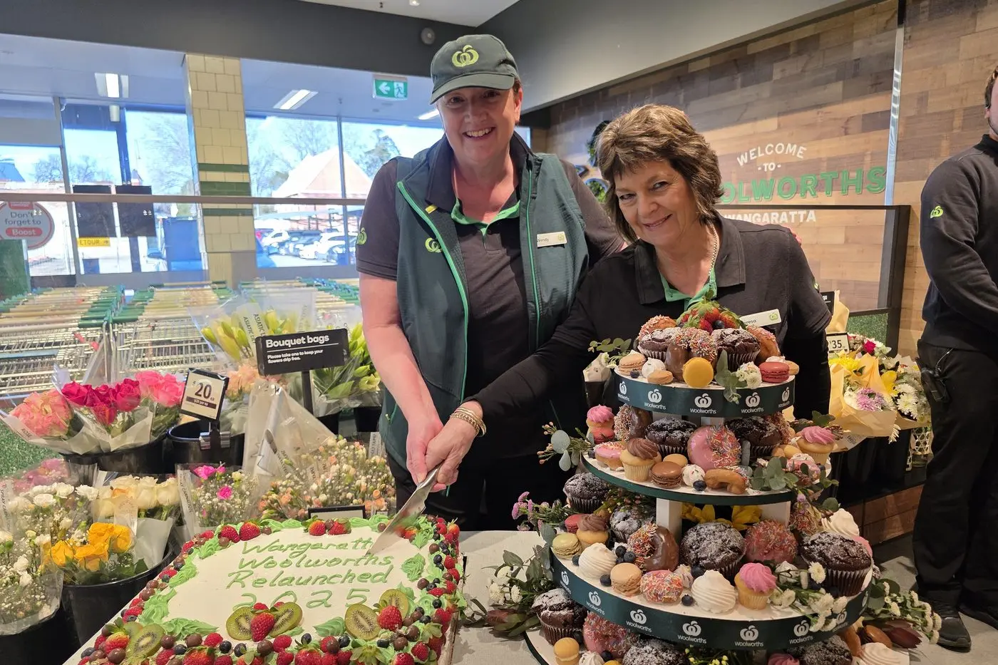 LONG TERM MEMBERS: Woolworths Wangaratta\\'s longest serving team members Wendy Perso (38 years) and Teresa Schultz (35 years) cutting the cake at the store\\'s relaunch.