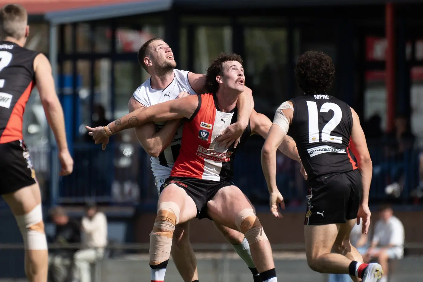 BIG MAN BATTLE: Chris Knowles and Myrtleford\\'s Toby Cossor fight it out in the ruck. PHOTOS: Melissa Beattie