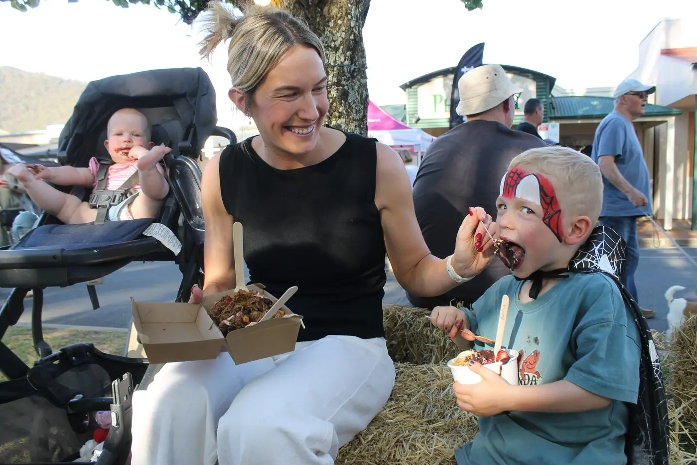 THE TASTE OF TWILIGHT: Lottie, Mariah and Alfie Love enjoyed some of the best food in the region for dinner at the second annual Bright Twilight Tastings. PHOTOS: Phoebe Morgan
