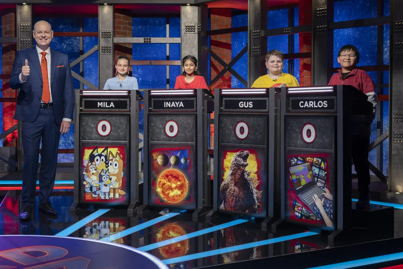CONTESTANTS: Host Tom Gleeson with Hard Quiz Kids contestants, including Wangaratta boy Gus Murray (second from the right).