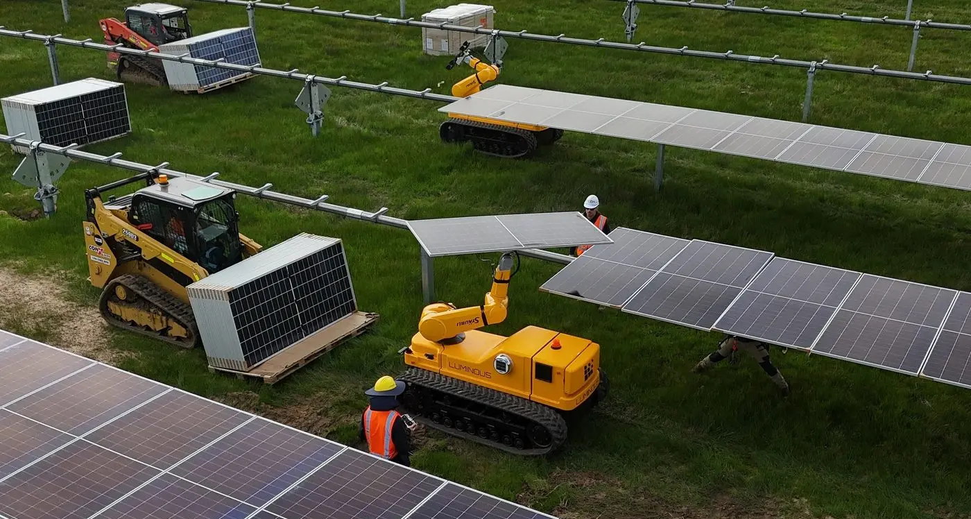 Robots lend a hand in solar farm panel installation