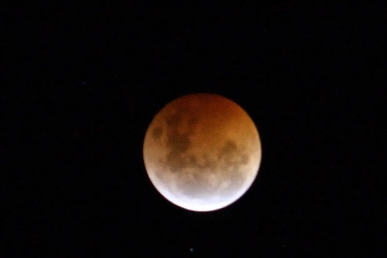 EERIE ORANGE: A total lunar eclipse viewed in Tumbarumba in November 2022. PHOTO: Mark Simpson