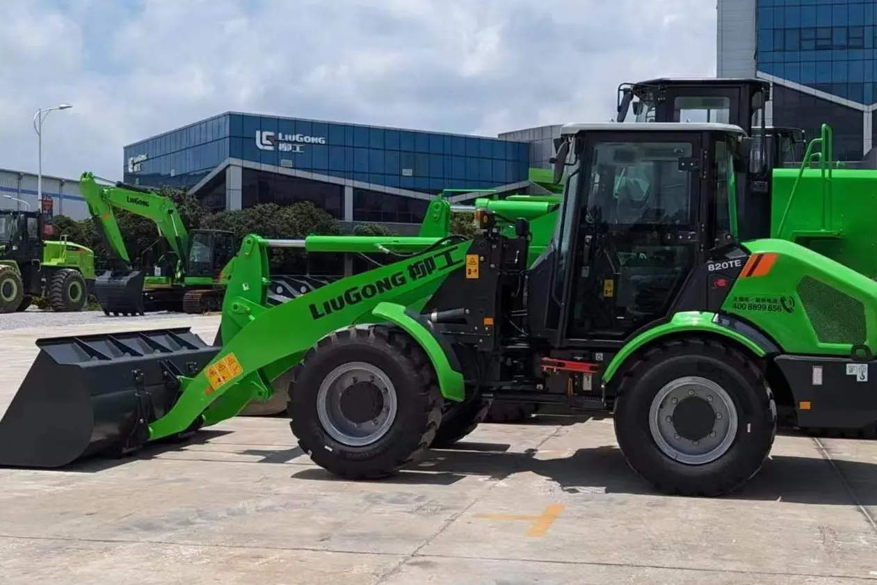 ALL-ROUND BENEFITS: The smaller 820TE LiuGong electric wheel loader offers an extremely quiet, energy-saving and environmentally friendly solution. It can store 70.5 kilowatt-hours and caters up to a 2t load in its 1.2m3 bucket.