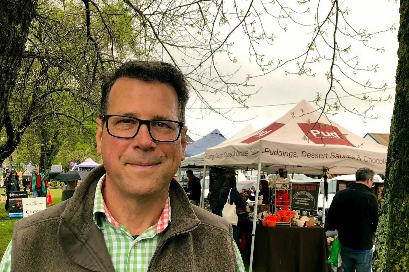 NEW ROLE: Beechworth resident Peter Kenyon has taken over as executive officer of the Victorian Farmers\\' Market Association. Id:32791